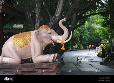  Why are 'White Elephant' Statues Revered? Exploring Ancient Thai Beliefs through Folk Tales!